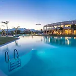 Elysian Luxury And كالاماتا