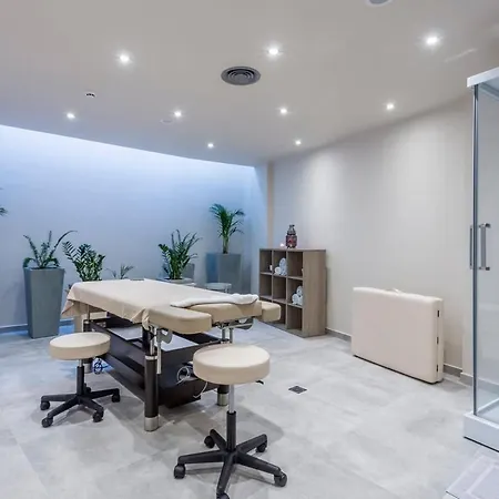 Elysian Luxury And קלמאטה